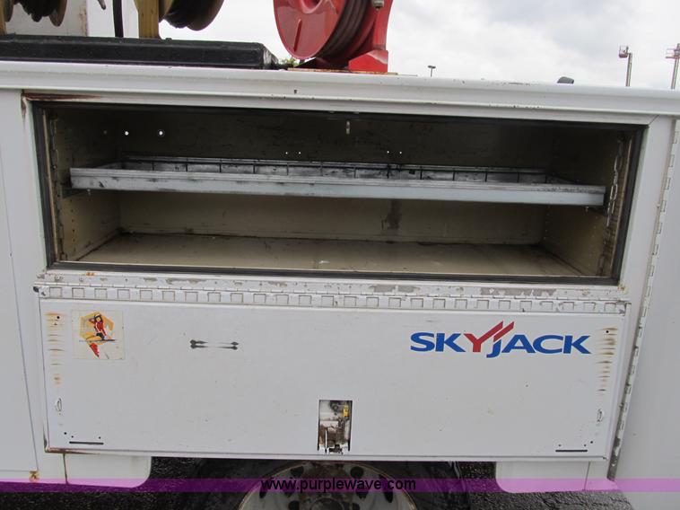 image for item B2911 2007 Ford F550 XL Super Duty service truck