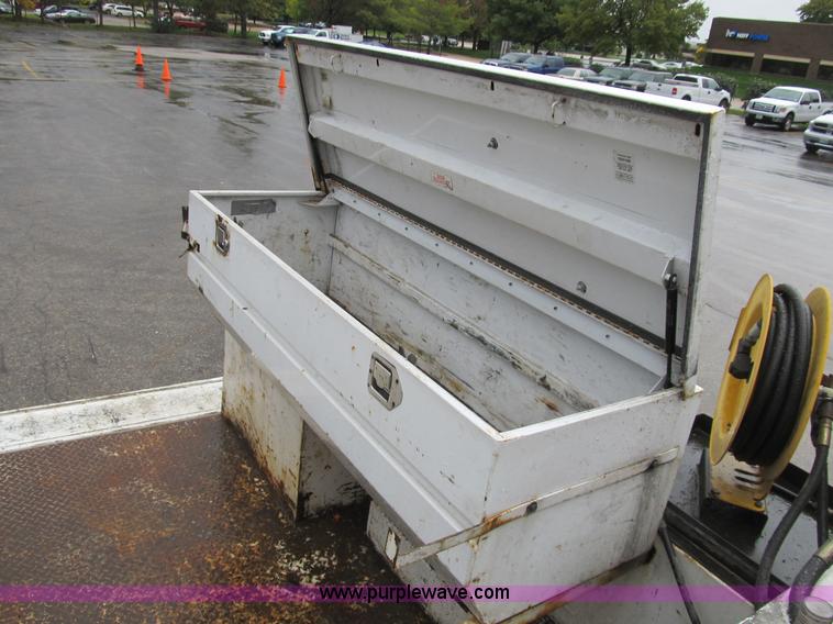 image for item B2912 2007 Ford F550 XL Super Duty service truck