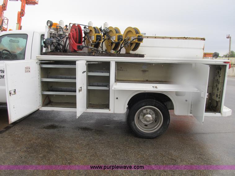 image for item B2912 2007 Ford F550 XL Super Duty service truck