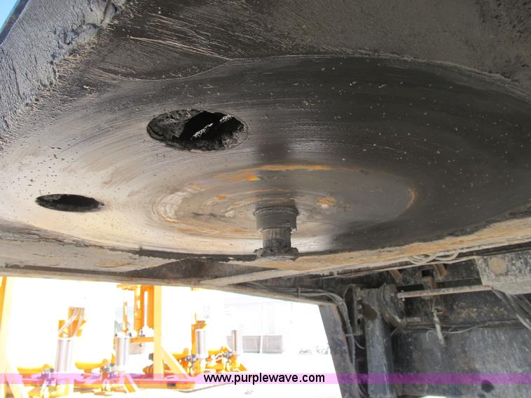 image for item B2913 2005 Ledwell Hydra-Tail 48' tilt bed trailer