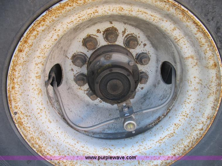 image for item B2913 2005 Ledwell Hydra-Tail 48' tilt bed trailer