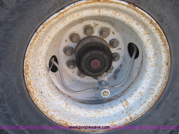 image for item B2913 2005 Ledwell Hydra-Tail 48' tilt bed trailer