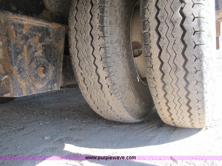 image for item B2913 2005 Ledwell Hydra-Tail 48' tilt bed trailer