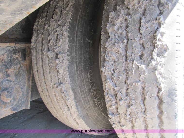 image for item B2913 2005 Ledwell Hydra-Tail 48' tilt bed trailer