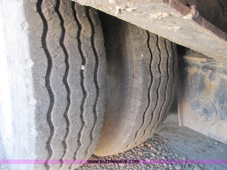 image for item B2913 2005 Ledwell Hydra-Tail 48' tilt bed trailer