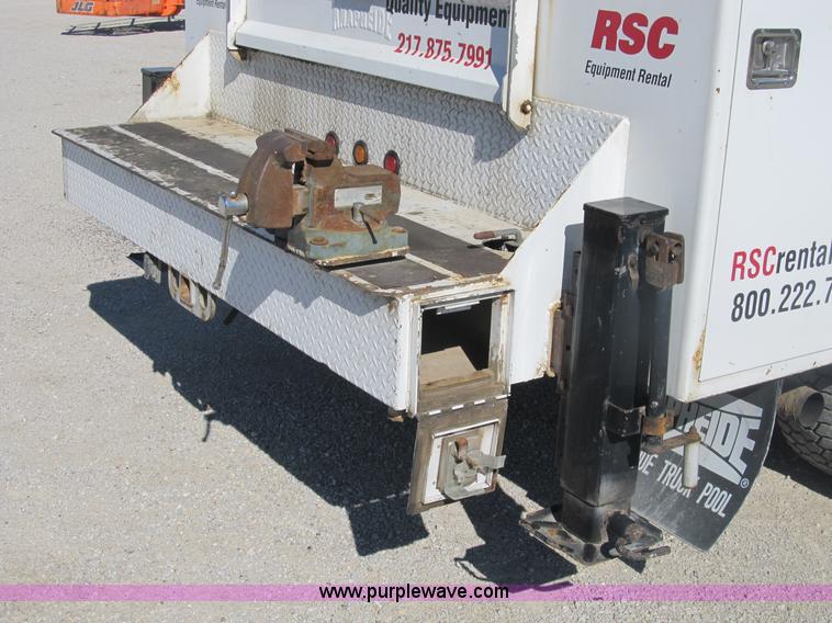 image for item B2916 2004 Ford F550 XL Super Duty service truck