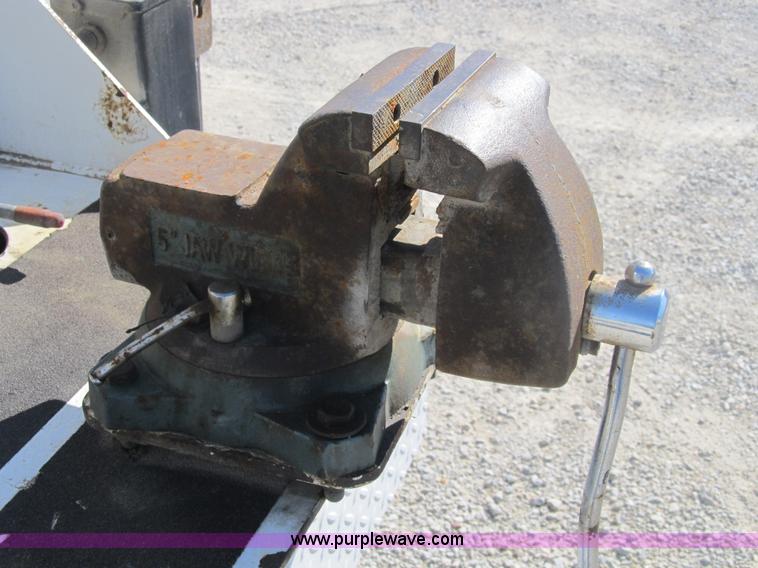 image for item B2916 2004 Ford F550 XL Super Duty service truck