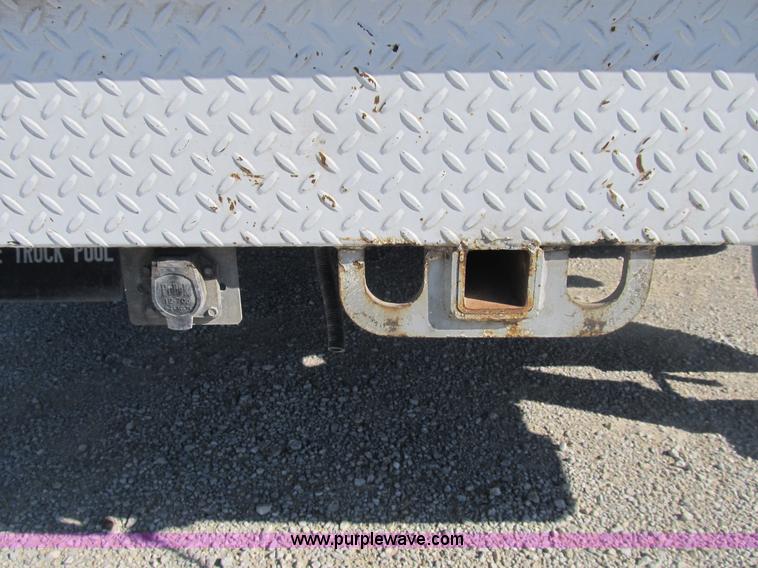 image for item B2916 2004 Ford F550 XL Super Duty service truck