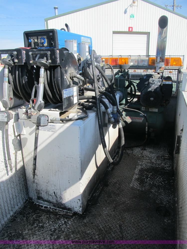 image for item B2916 2004 Ford F550 XL Super Duty service truck