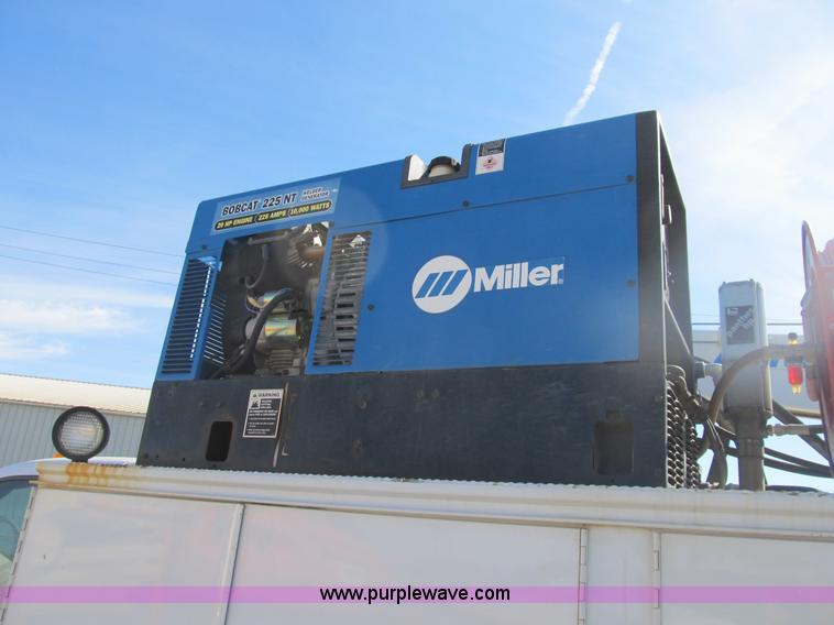 image for item B2916 2004 Ford F550 XL Super Duty service truck