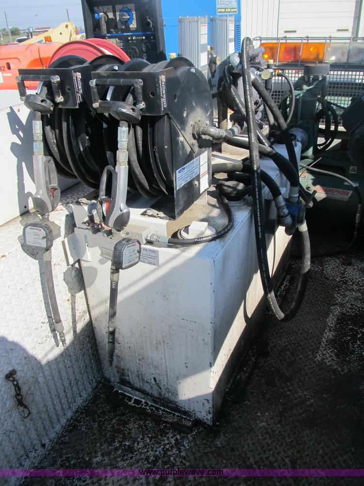 image for item B2916 2004 Ford F550 XL Super Duty service truck