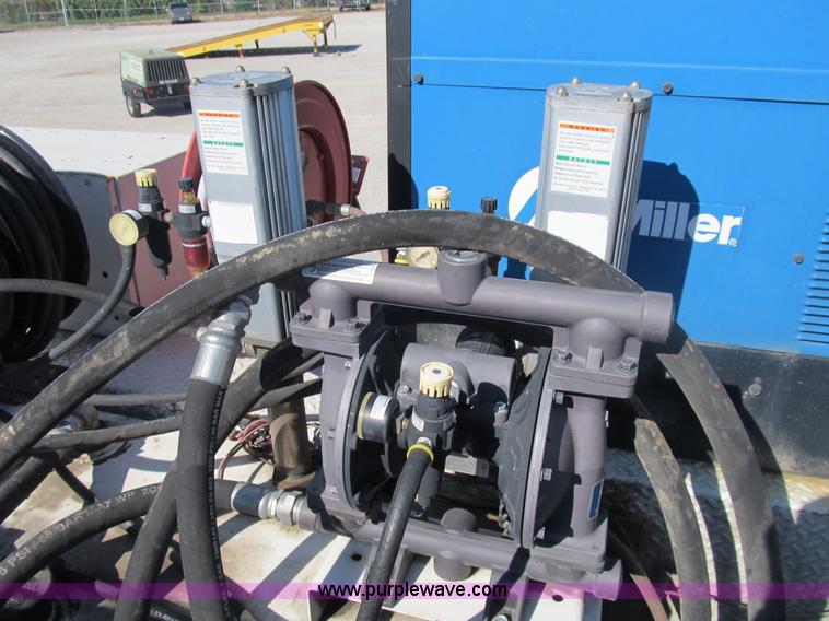 image for item B2916 2004 Ford F550 XL Super Duty service truck