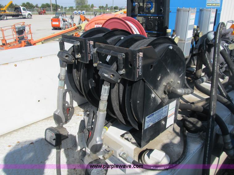 image for item B2916 2004 Ford F550 XL Super Duty service truck