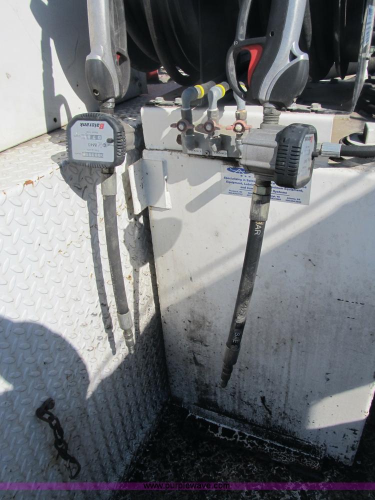 image for item B2916 2004 Ford F550 XL Super Duty service truck