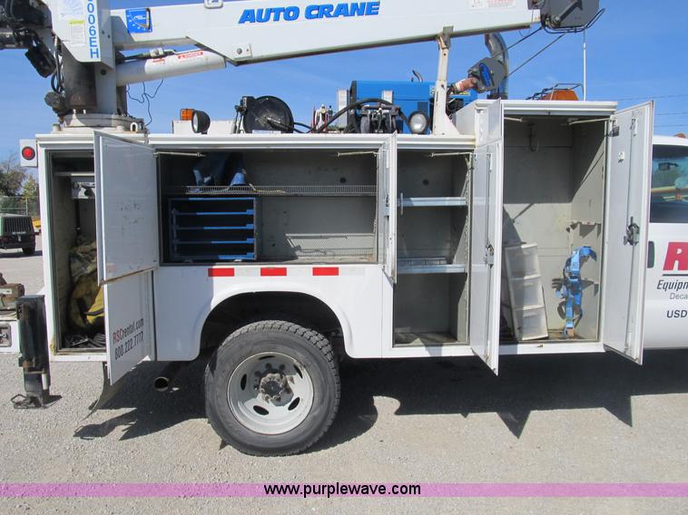 image for item B2916 2004 Ford F550 XL Super Duty service truck