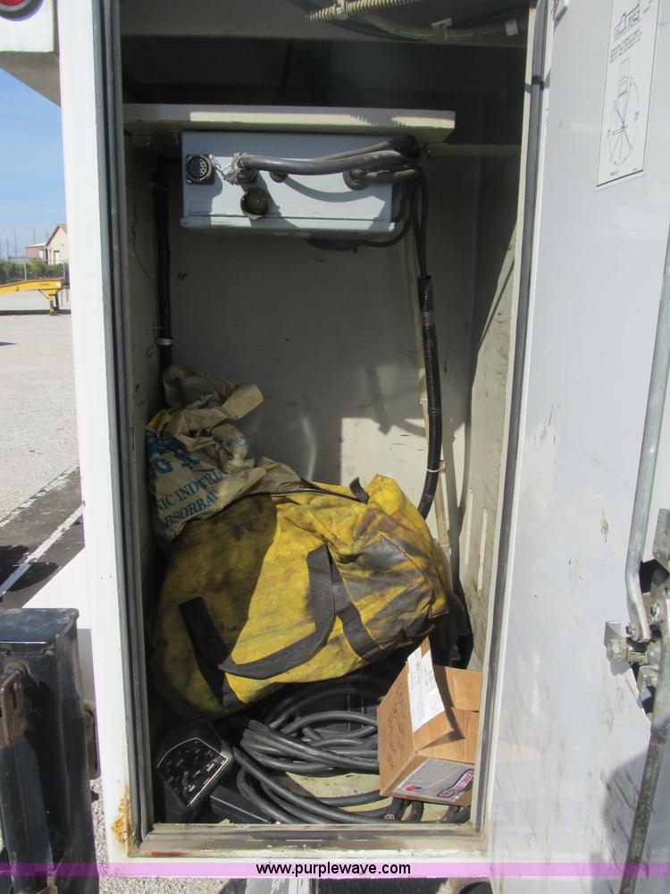 image for item B2916 2004 Ford F550 XL Super Duty service truck