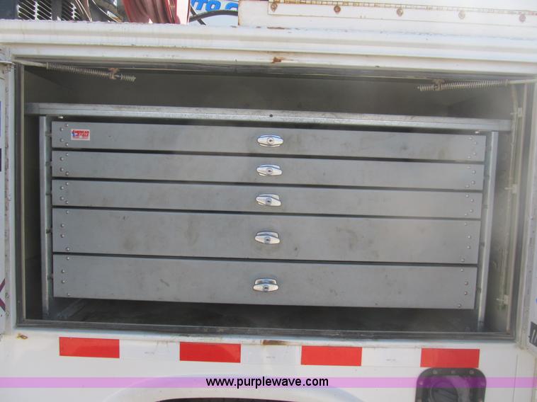 image for item B2916 2004 Ford F550 XL Super Duty service truck