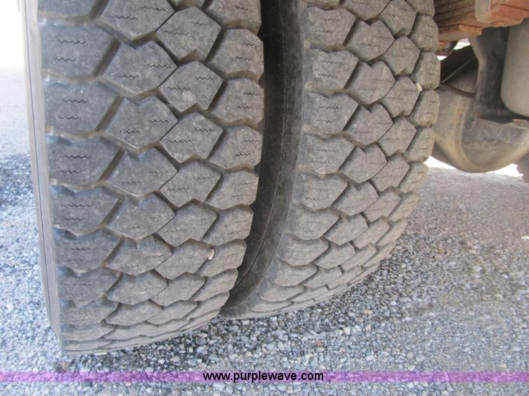 image for item B2916 2004 Ford F550 XL Super Duty service truck