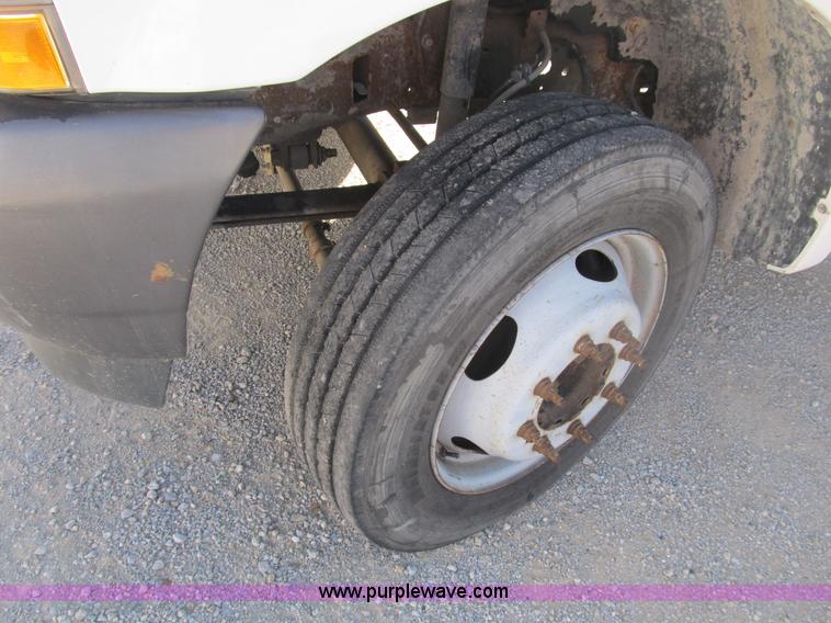 image for item B2916 2004 Ford F550 XL Super Duty service truck