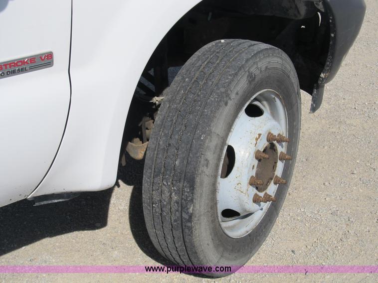 image for item B2916 2004 Ford F550 XL Super Duty service truck