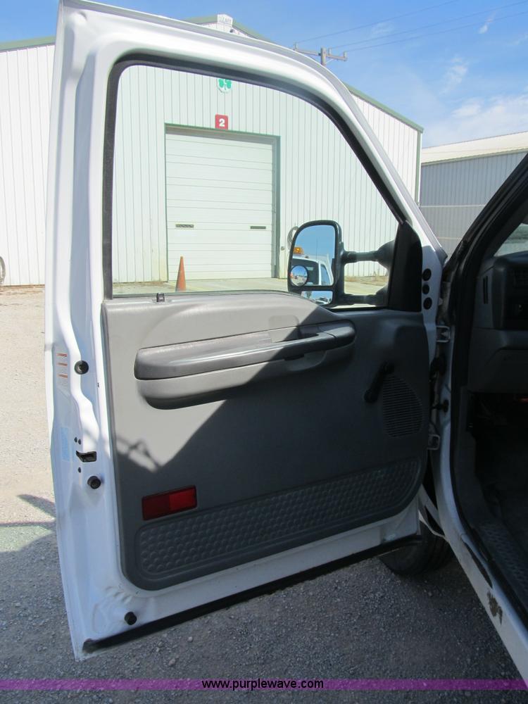 image for item B2916 2004 Ford F550 XL Super Duty service truck