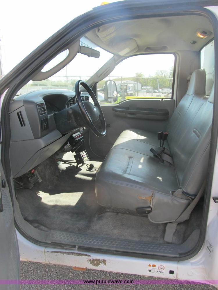 image for item B2916 2004 Ford F550 XL Super Duty service truck