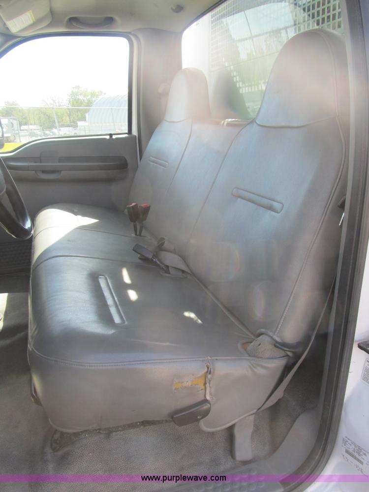 image for item B2916 2004 Ford F550 XL Super Duty service truck
