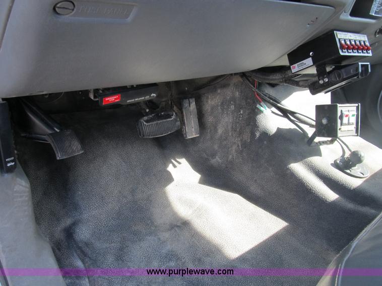 image for item B2916 2004 Ford F550 XL Super Duty service truck