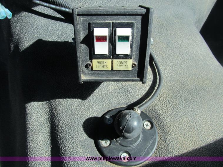 image for item B2916 2004 Ford F550 XL Super Duty service truck