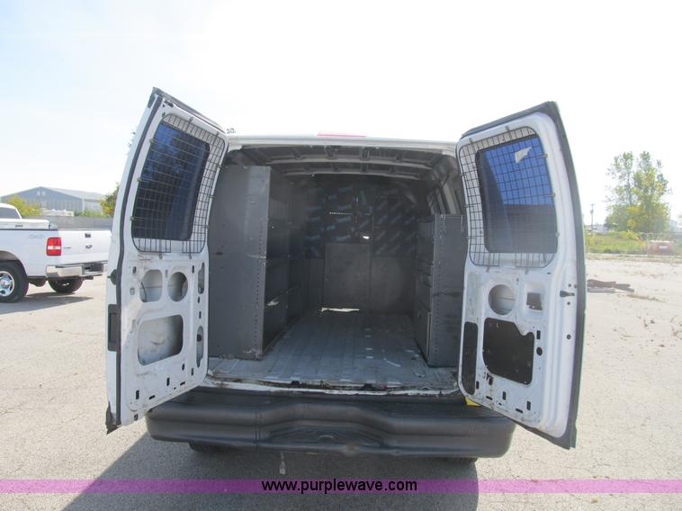 image for item B2917 2007 Ford Econoline E350 service van