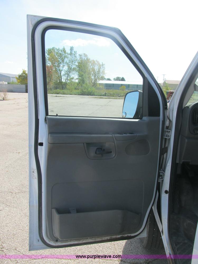 image for item B2917 2007 Ford Econoline E350 service van