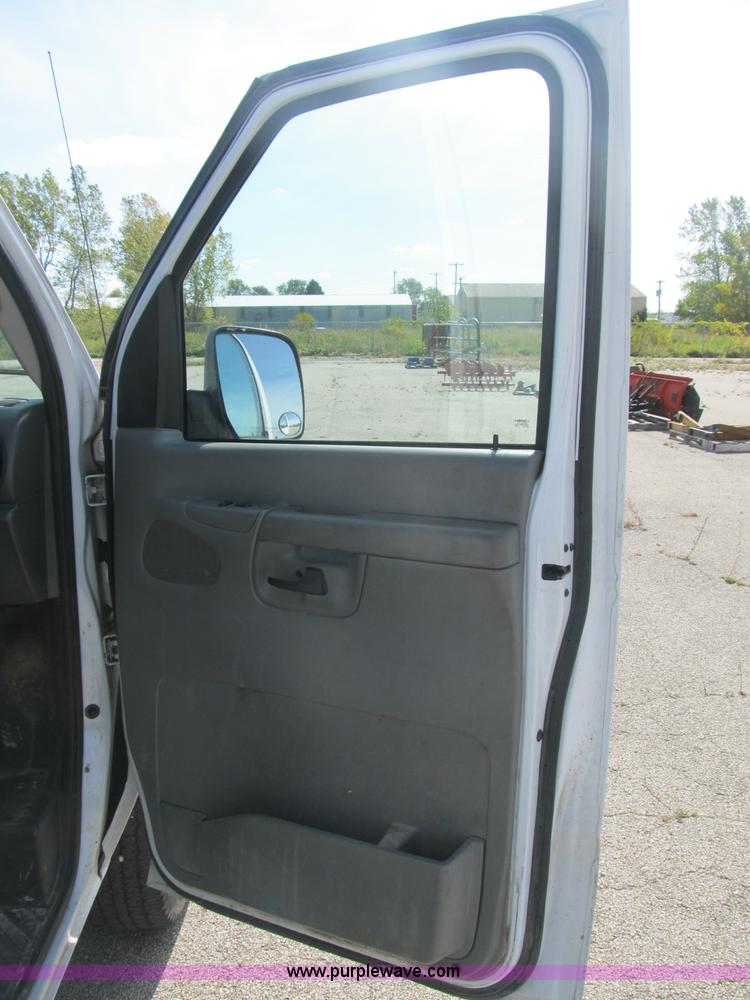 image for item B2917 2007 Ford Econoline E350 service van