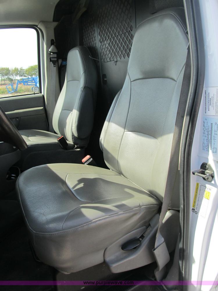 image for item B2917 2007 Ford Econoline E350 service van