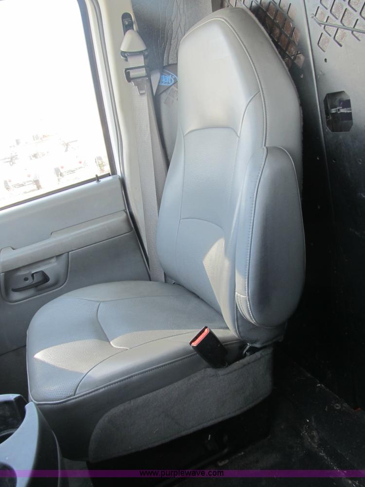 image for item B2917 2007 Ford Econoline E350 service van
