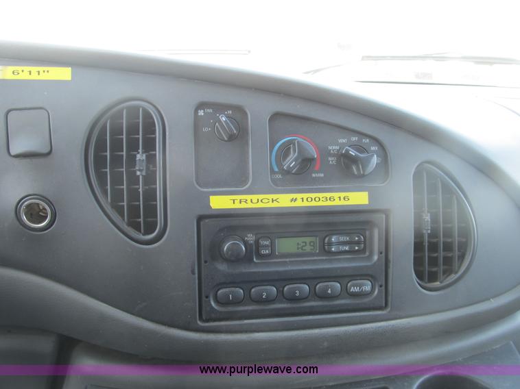 image for item B2917 2007 Ford Econoline E350 service van