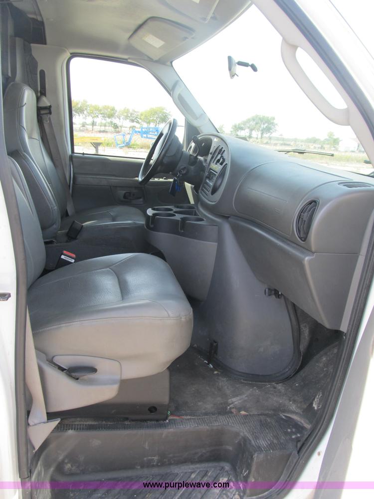 image for item B2917 2007 Ford Econoline E350 service van