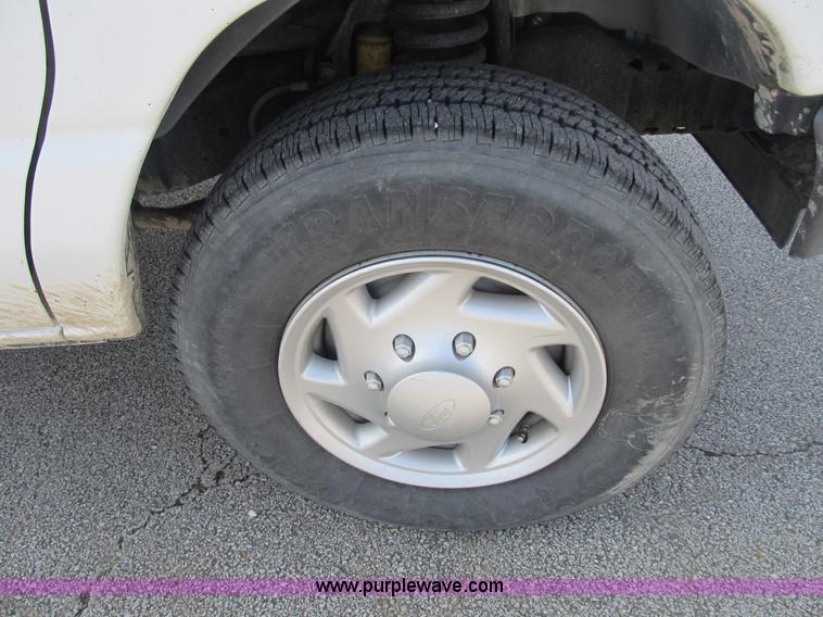 image for item B2917 2007 Ford Econoline E350 service van