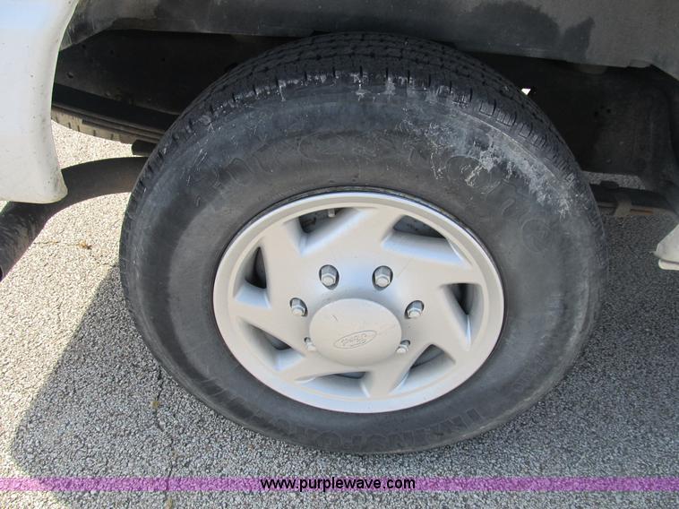 image for item B2917 2007 Ford Econoline E350 service van
