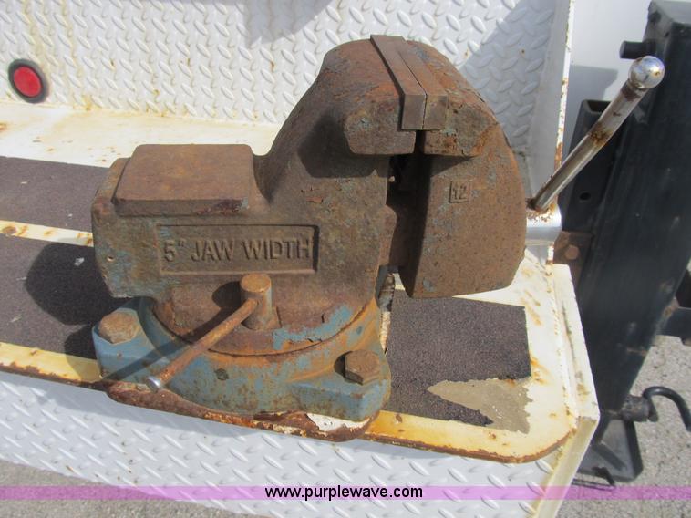 image for item B2918 2004 Ford F550 XL Super Duty service truck