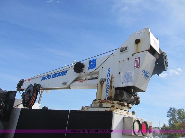 image for item B2918 2004 Ford F550 XL Super Duty service truck