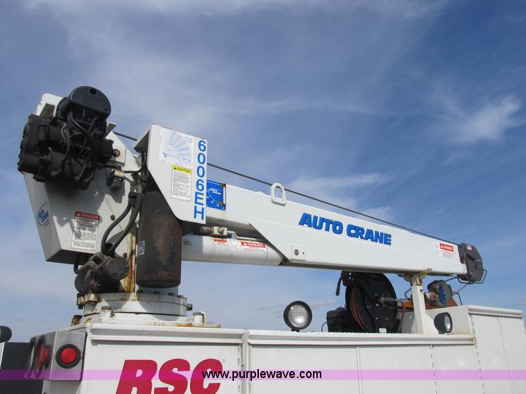 image for item B2918 2004 Ford F550 XL Super Duty service truck