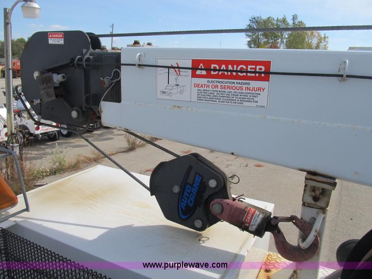 image for item B2918 2004 Ford F550 XL Super Duty service truck