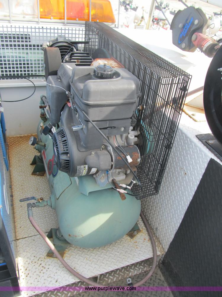 image for item B2918 2004 Ford F550 XL Super Duty service truck