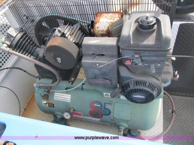 image for item B2918 2004 Ford F550 XL Super Duty service truck