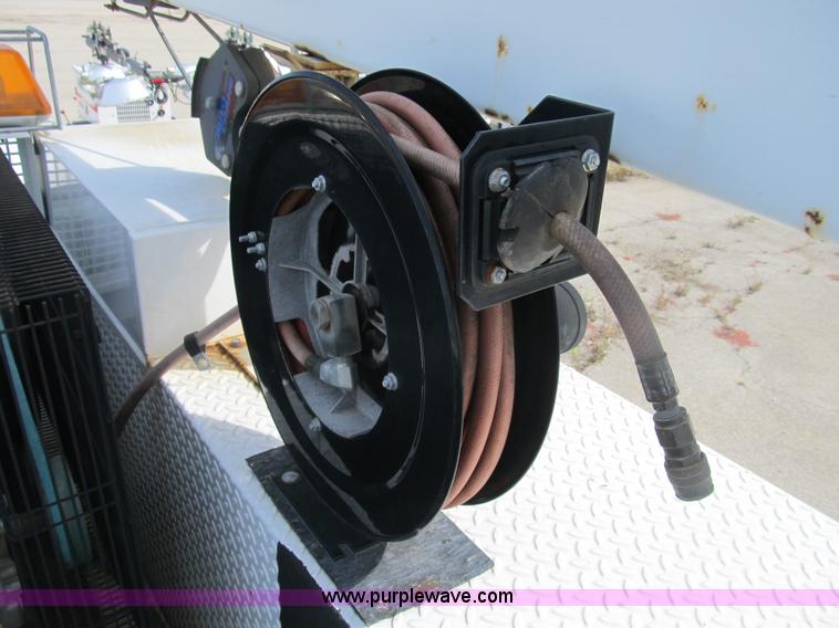 image for item B2918 2004 Ford F550 XL Super Duty service truck