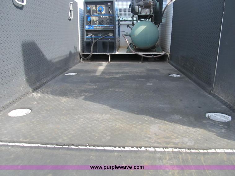 image for item B2918 2004 Ford F550 XL Super Duty service truck