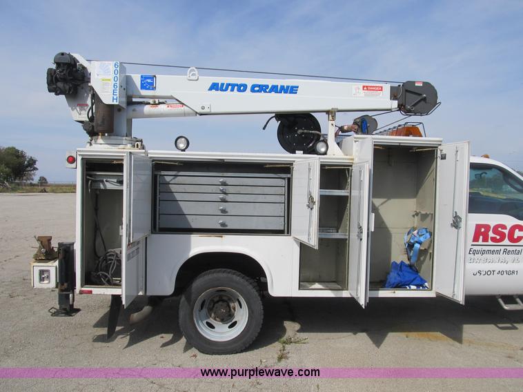 image for item B2918 2004 Ford F550 XL Super Duty service truck