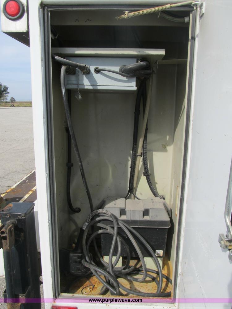 image for item B2918 2004 Ford F550 XL Super Duty service truck