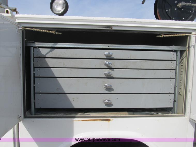 image for item B2918 2004 Ford F550 XL Super Duty service truck