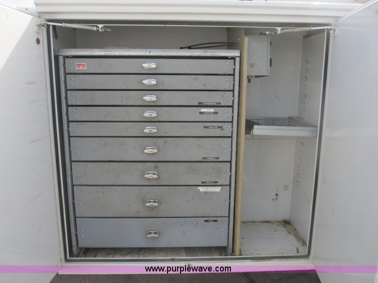 image for item B2918 2004 Ford F550 XL Super Duty service truck